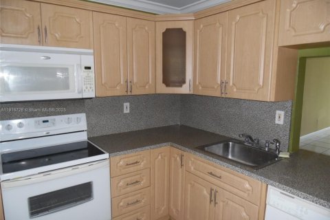 Condominio en venta en Miami, Florida, 1 dormitorio, 83.43 m2 № 2016232 - foto 4