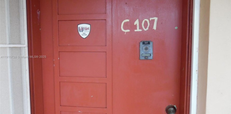 Condominio en Miami, Florida, 1 dormitorio № 2016232