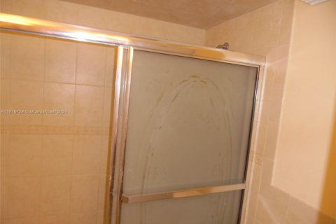 Condominio en venta en Miami, Florida, 1 dormitorio, 83.43 m2 № 2016232 - foto 11