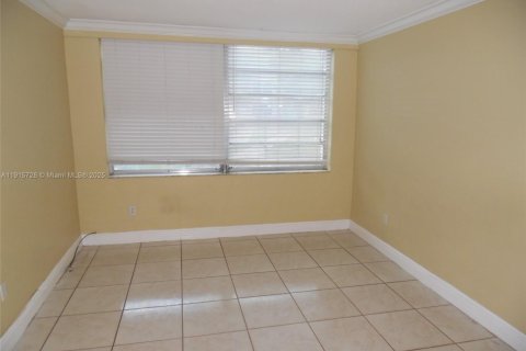 Condominio en venta en Miami, Florida, 1 dormitorio, 83.43 m2 № 2016232 - foto 13