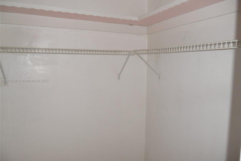 Condominio en venta en Miami, Florida, 1 dormitorio, 83.43 m2 № 2016232 - foto 15