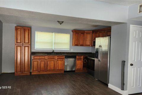 Casa en alquiler en Tampa, Florida, 4 dormitorios, 116.5 m2 № 1741137 - foto 4