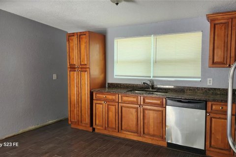 Casa en alquiler en Tampa, Florida, 4 dormitorios, 116.5 m2 № 1741137 - foto 3
