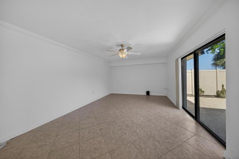 Купить таунхаус в Уэст-Палм-Бич, Флорида 5 комнат, 117.43м2, № 2177341 - фото 25