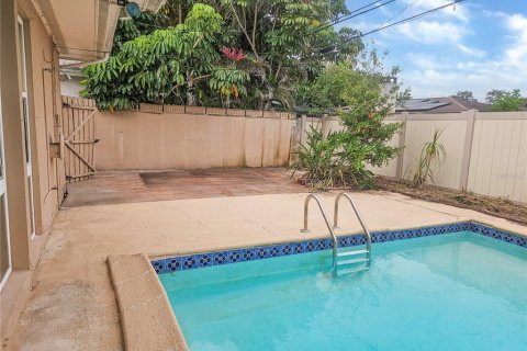 House in Clearwater, Florida 3 bedrooms, 133.22 sq.m. № 2267011 - photo 18