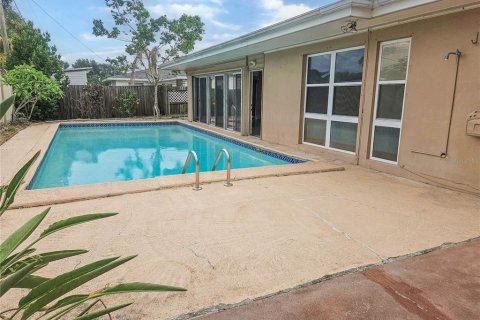 House in Clearwater, Florida 3 bedrooms, 133.22 sq.m. № 2267011 - photo 19