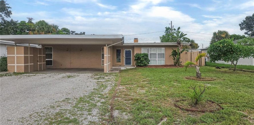 House in Clearwater, Florida 3 bedrooms, 133.22 sq.m. № 2267011
