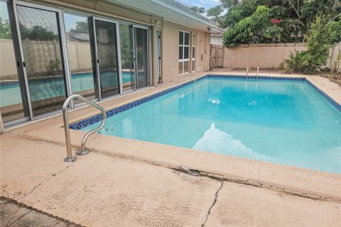 House in Clearwater, Florida 3 bedrooms, 133.22 sq.m. № 2267011 - photo 2