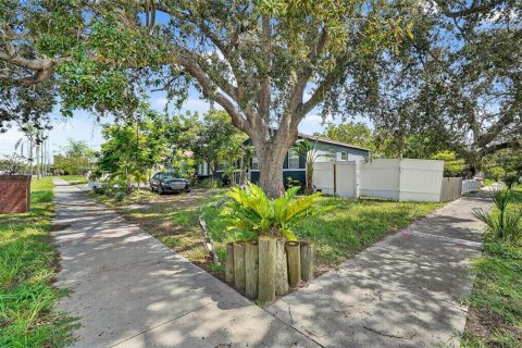 Villa ou maison à vendre à Saint Petersburg, Floride: 4 chambres, 176.24 m2 № 1919398 - photo 2