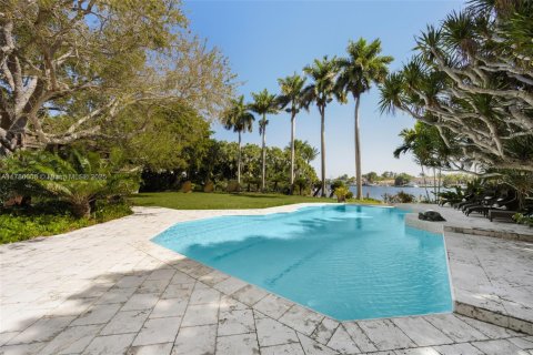 House in Coral Gables, Florida 7 bedrooms, 1007.06 sq.m. № 1861337 - photo 23