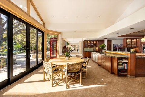 House in Coral Gables, Florida 7 bedrooms, 1007.06 sq.m. № 1861337 - photo 11