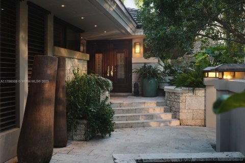 House in Coral Gables, Florida 7 bedrooms, 1007.06 sq.m. № 1861337 - photo 4
