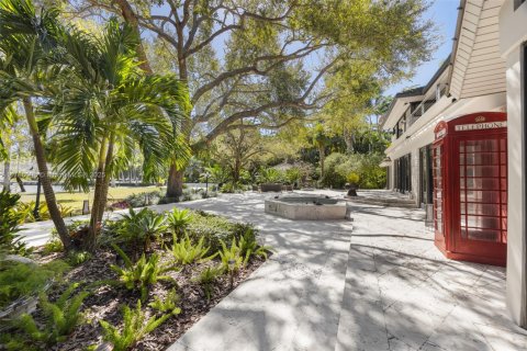 House in Coral Gables, Florida 7 bedrooms, 1007.06 sq.m. № 1861337 - photo 22