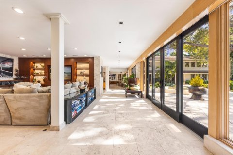 House in Coral Gables, Florida 7 bedrooms, 1007.06 sq.m. № 1861337 - photo 6