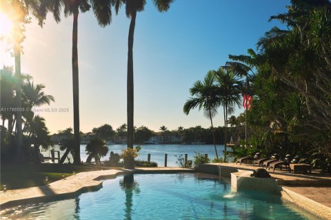 House in Coral Gables, Florida 7 bedrooms, 1007.06 sq.m. № 1861337 - photo 24