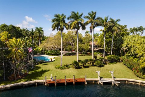 House in Coral Gables, Florida 7 bedrooms, 1007.06 sq.m. № 1861337 - photo 2