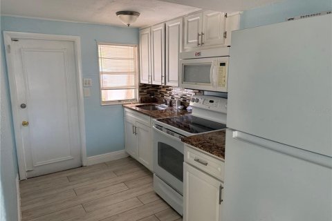 Immobilier commercial à vendre à Clearwater, Floride: 9 chambres, 371.52 m2 № 2151264 - photo 17