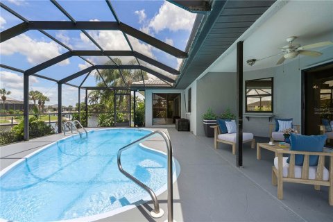House in Punta Gorda, Florida 3 bedrooms, 214.7 sq.m. № 1829699 - photo 12