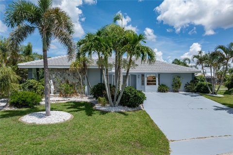 House in Punta Gorda, Florida 3 bedrooms, 214.7 sq.m. № 1829699 - photo 16