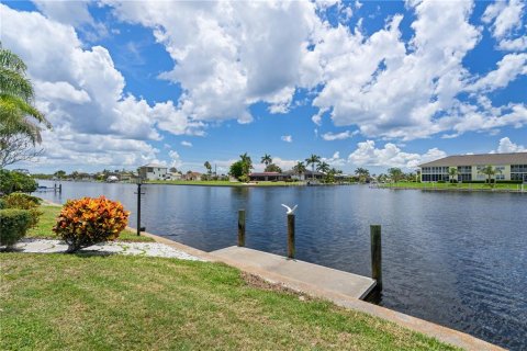 House in Punta Gorda, Florida 3 bedrooms, 214.7 sq.m. № 1829699 - photo 6