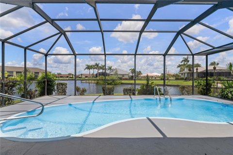 House in Punta Gorda, Florida 3 bedrooms, 214.7 sq.m. № 1829699 - photo 11