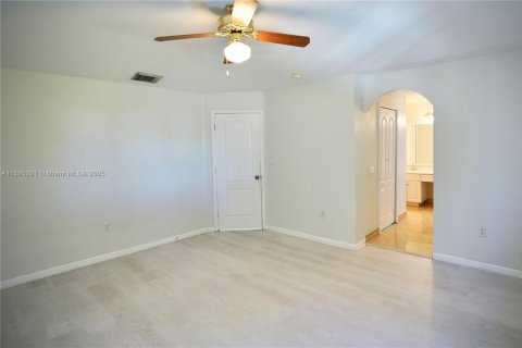 Touwnhouse à vendre à Miramar, Floride: 3 chambres, 121.14 m2 № 2015069 - photo 9