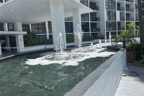 Condominio en Hallandale Beach, Florida, 1 dormitorio  № 2048119