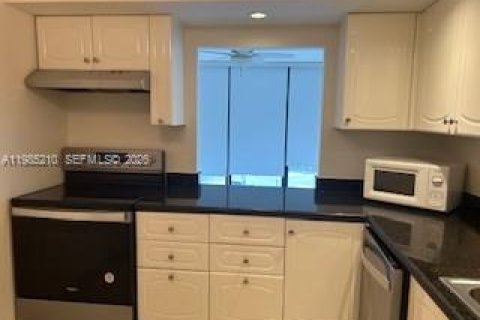 Condominio en alquiler en Hallandale Beach, Florida, 1 dormitorio, 104.98 m2 № 2048119 - foto 7