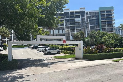 Condominio en alquiler en Hallandale Beach, Florida, 1 dormitorio, 104.98 m2 № 2048119 - foto 3