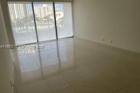 Condominio en alquiler en Hallandale Beach, Florida, 1 dormitorio, 104.98 m2 № 2048119 - foto 11