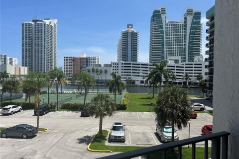 Condominio en alquiler en Hallandale Beach, Florida, 1 dormitorio, 104.98 m2 № 2048119 - foto 5
