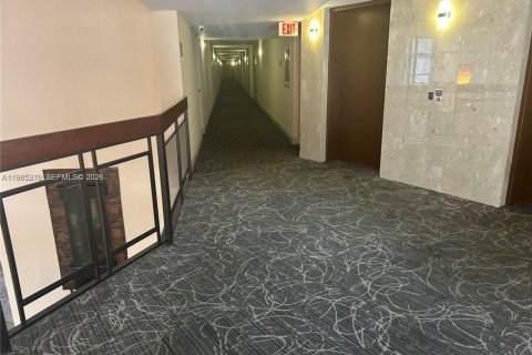 Condominio en alquiler en Hallandale Beach, Florida, 1 dormitorio, 104.98 m2 № 2048119 - foto 16