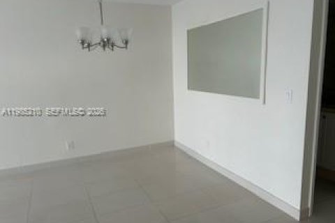 Condominio en alquiler en Hallandale Beach, Florida, 1 dormitorio, 104.98 m2 № 2048119 - foto 10