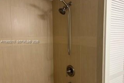 Condominio en alquiler en Hallandale Beach, Florida, 1 dormitorio, 104.98 m2 № 2048119 - foto 15