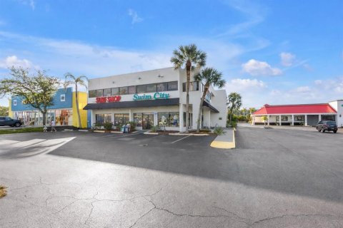 Commercial property in Sarasota, Florida 41.06 sq.m. № 2239920