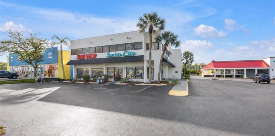 Commercial property in Sarasota, Florida 41.06 sq.m. № 2239920