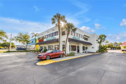 Commercial property in Sarasota, Florida 41.06 sq.m. № 2239920 - photo 2