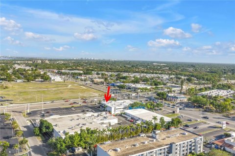 Commercial property in Sarasota, Florida 41.06 sq.m. № 2239920 - photo 19