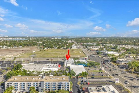 Commercial property in Sarasota, Florida 41.06 sq.m. № 2239920 - photo 20