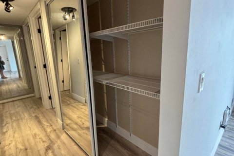 Снять в аренду кондоминиум в Делрей-Бич, Флорида 4 комнаты, 89.65м2, № 2260335 - фото 8