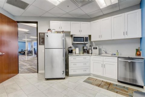 Propiedad comercial en alquiler en Orlando, Florida, 278.24 m2 № 1736305 - foto 14