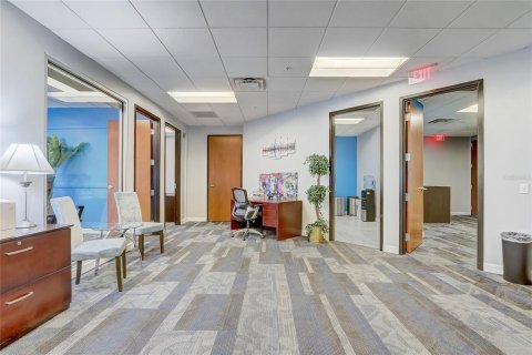 Propiedad comercial en alquiler en Orlando, Florida, 278.24 m2 № 1736305 - foto 10