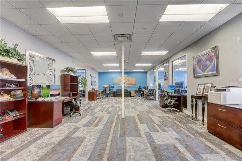Propiedad comercial en alquiler en Orlando, Florida, 278.24 m2 № 1736305 - foto 4