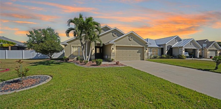 House in Punta Gorda, Florida 4 bedrooms, 169.08 sq.m. № 1586618
