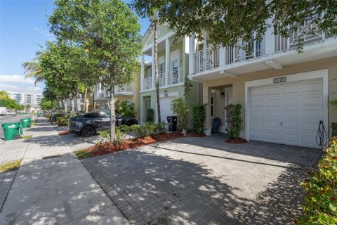Touwnhouse à vendre à Doral, Floride: 3 chambres, 191.56 m2 № 2069406 - photo 2