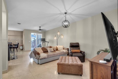 Touwnhouse à vendre à Doral, Floride: 3 chambres, 191.56 m2 № 2069406 - photo 6
