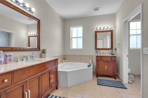 Touwnhouse à vendre à Doral, Floride: 3 chambres, 191.56 m2 № 2069406 - photo 24