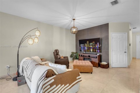 Touwnhouse à vendre à Doral, Floride: 3 chambres, 191.56 m2 № 2069406 - photo 7