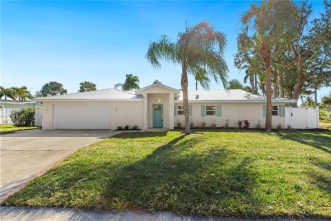 House in Bradenton, Florida 4 bedrooms, 170.2 sq.m. № 2106183 - photo 18