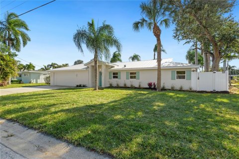 House in Bradenton, Florida 4 bedrooms, 170.2 sq.m. № 2106183 - photo 14